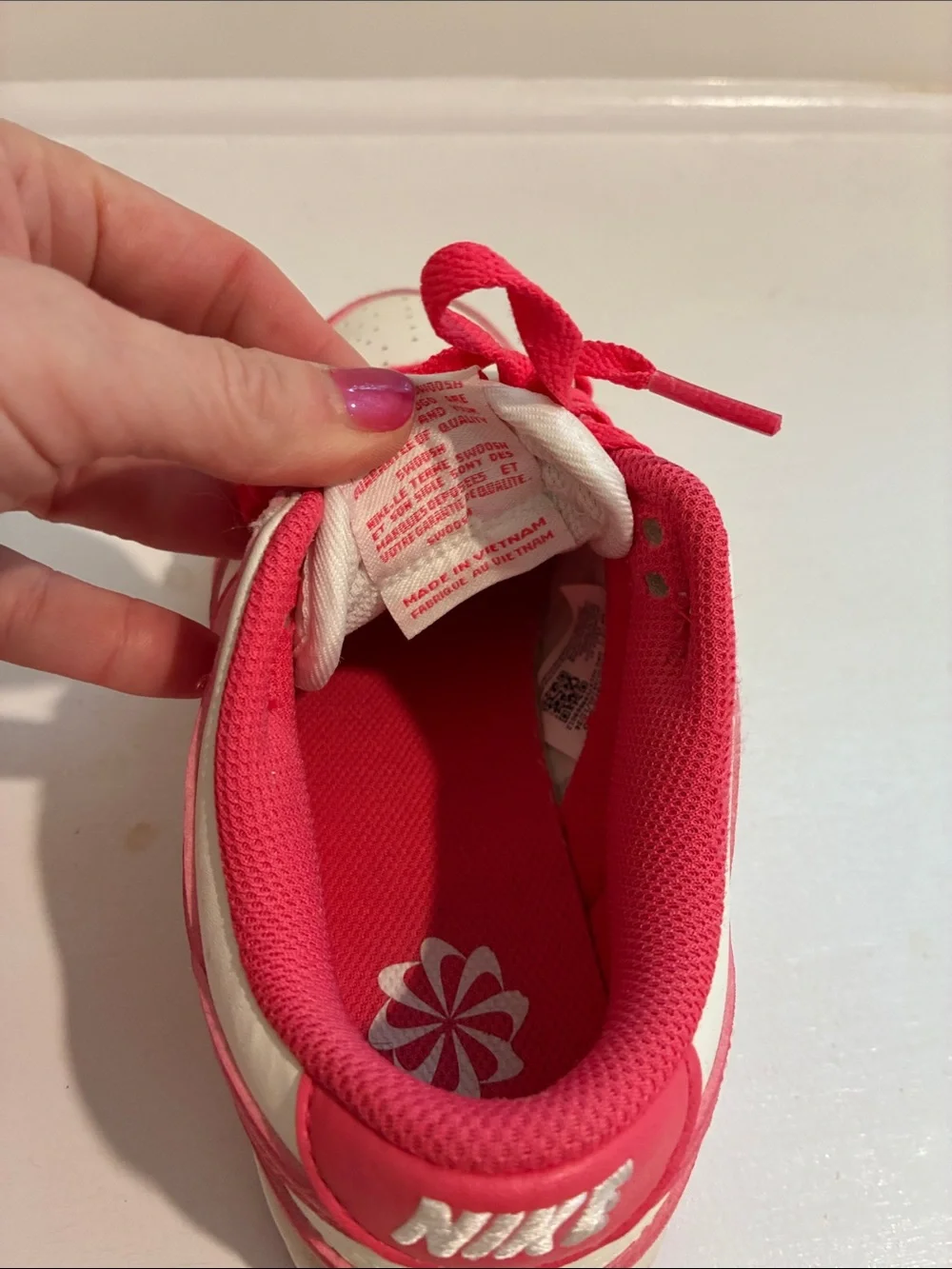 Nike Kids Low-Top Sneakers in Pink and White